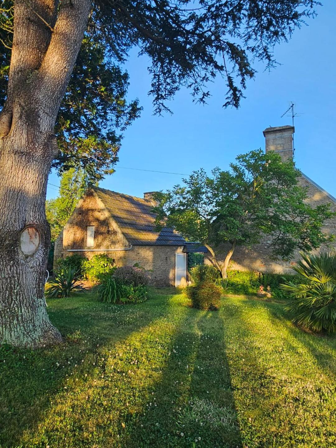 Les 13 Lavoirs D'Antan - Chambre Globe-Trotteur Saint-Pierre-Eglise Luaran gambar
